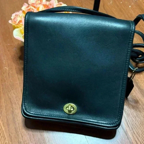 Coach Handbags - Vintage Coach Crossbody Bag#9620